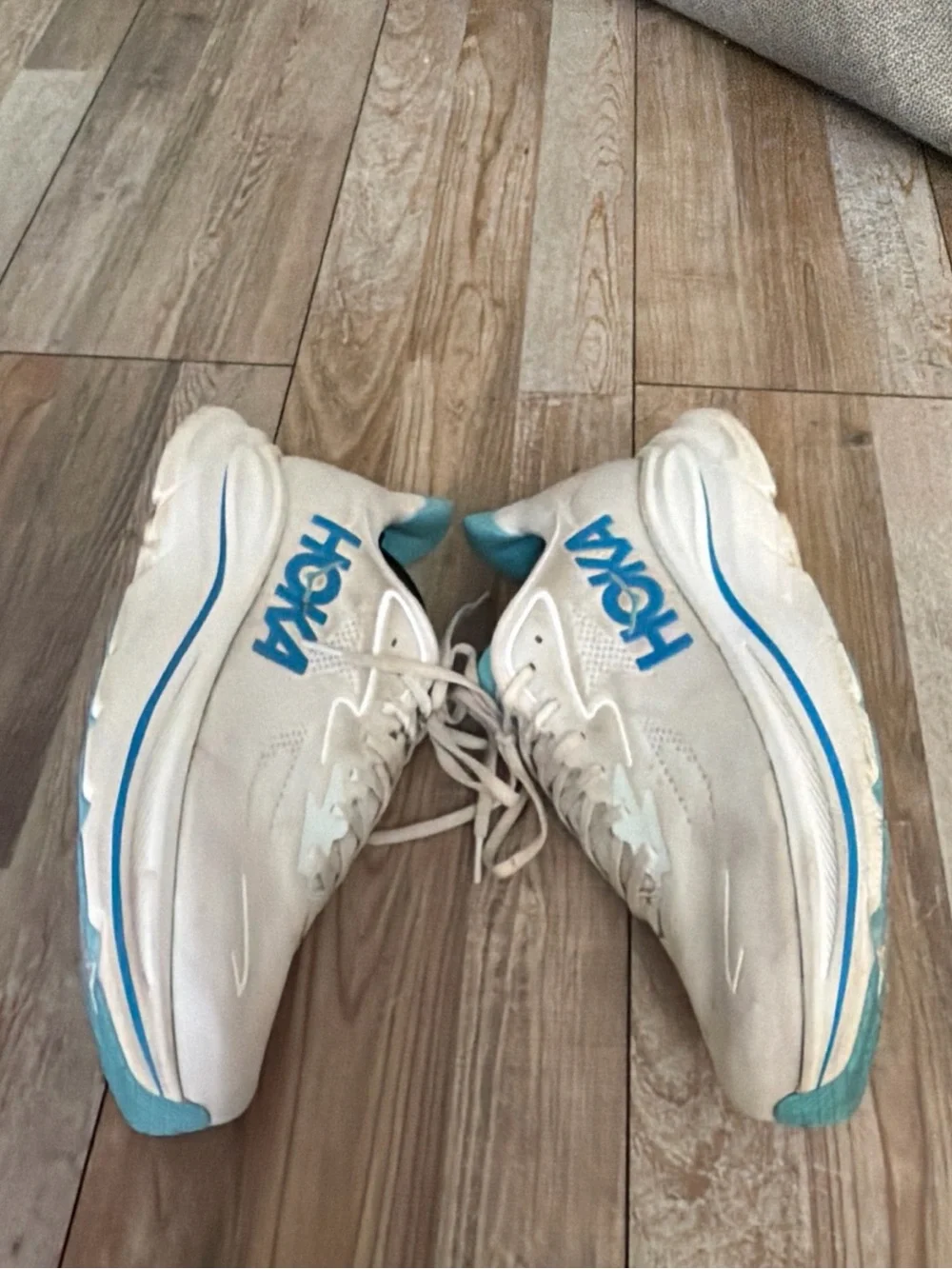 Hoka Clifton 10 Men's Size 10.5 Wide 2E White Skyward Blue 1162032